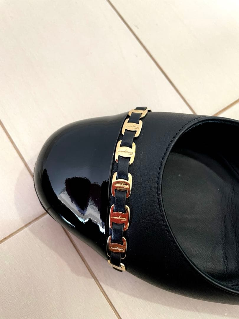 フェラガモ Avella パンプス ブラック ゴールド6.5D 新品未使用