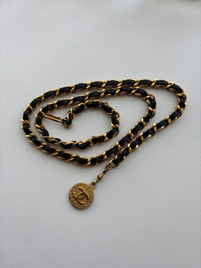 CHANEL 黒と金のチェーンベルト