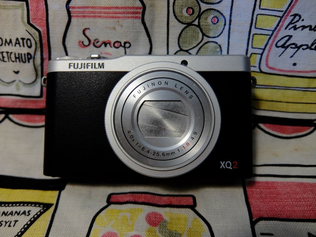 富士フイルム FUJIFILM XQ2 シルバー 中古品