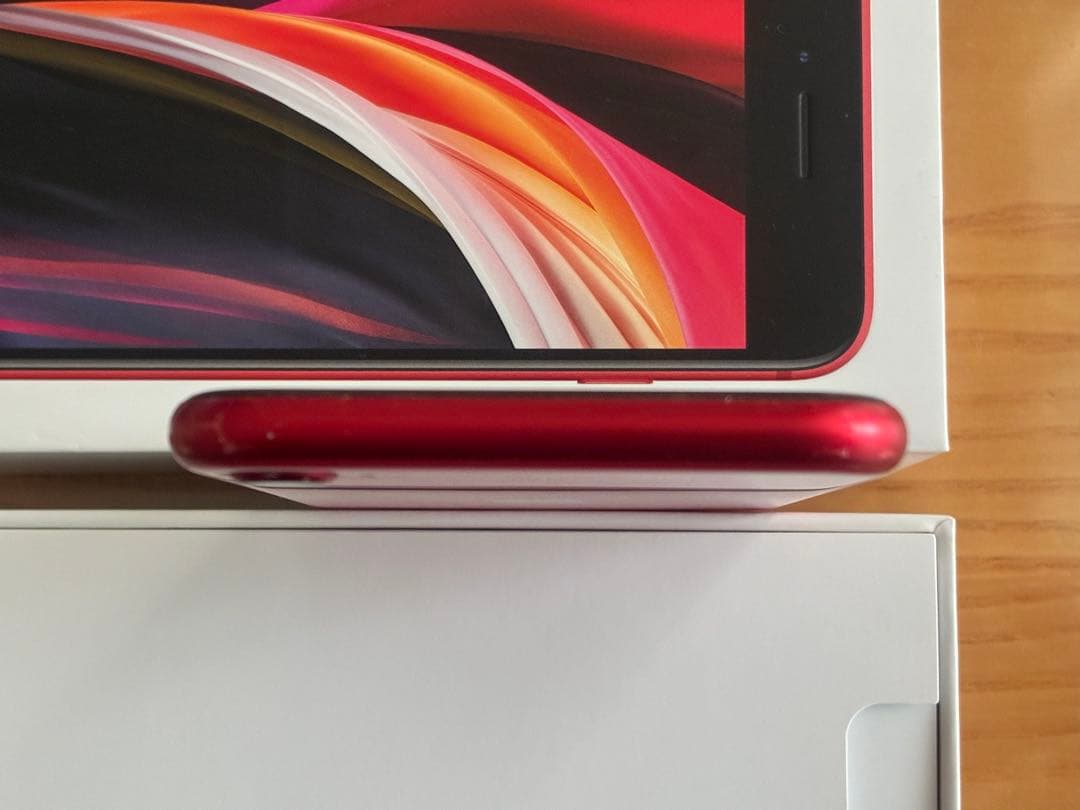 iPhoneSE第2世代　64GB レッド　新品イヤホン、電源アダプタ、箱付