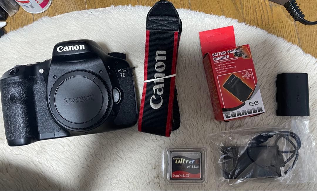 Canon EOS 7D 本体　美品／レンズ・カードリーダー・ストロボ・カバー付