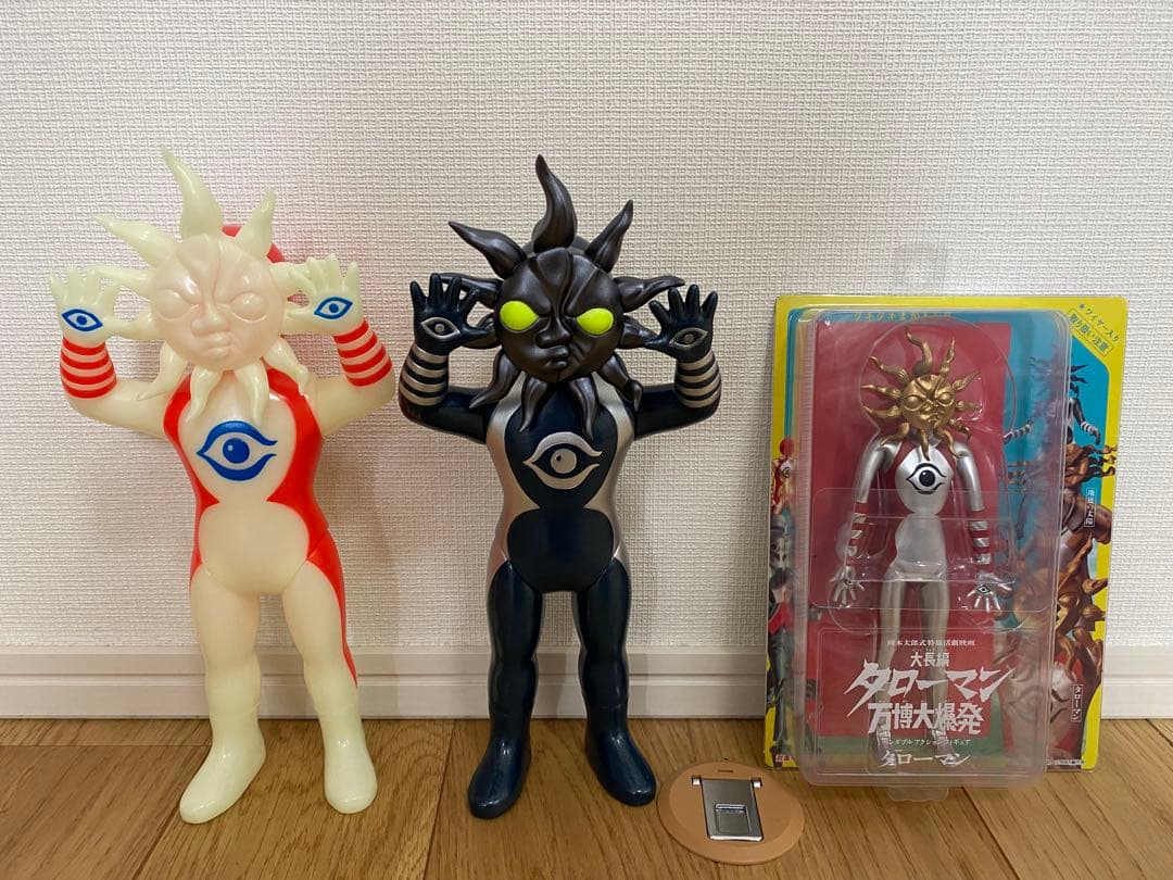 ソフビ・フィギュア3体セット　タローマン、ブラックタローマン